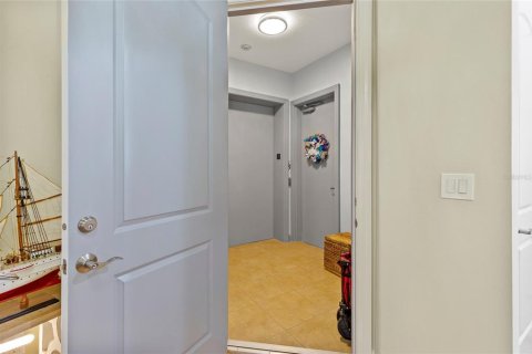 Condo in Saint Petersburg, Florida, 3 bedrooms № 2231565 - photo 4
