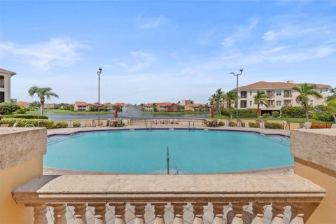 Condo in Saint Petersburg, Florida, 3 bedrooms № 2231565 - photo 30