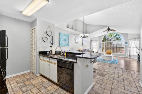 Condo in Kissimmee, Florida, 3 bedrooms  № 1885069 - photo 14