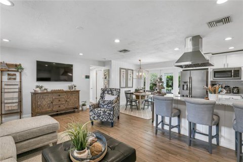 Casa en alquiler en Saint Petersburg, Florida, 3 dormitorios, 111.48 m2 № 1853863 - foto 5
