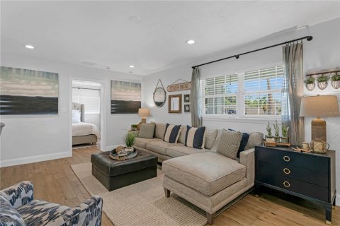 Casa en alquiler en Saint Petersburg, Florida, 3 dormitorios, 111.48 m2 № 1853863 - foto 19
