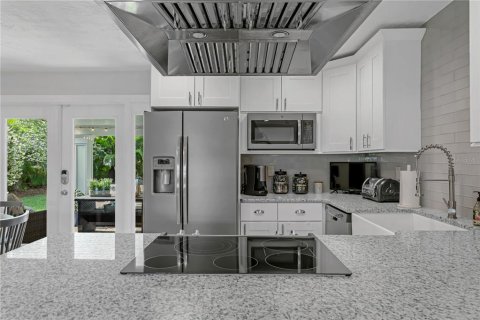 Casa en alquiler en Saint Petersburg, Florida, 3 dormitorios, 111.48 m2 № 1853863 - foto 14