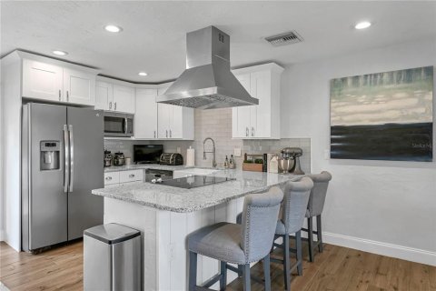 Casa en alquiler en Saint Petersburg, Florida, 3 dormitorios, 111.48 m2 № 1853863 - foto 11