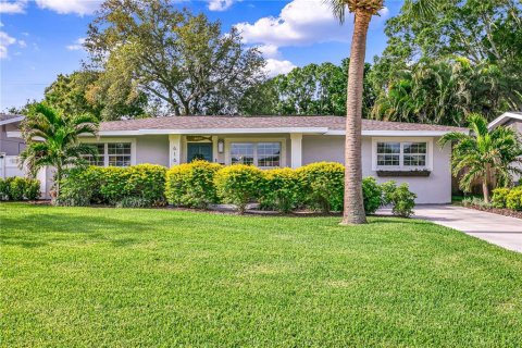 Casa en alquiler en Saint Petersburg, Florida, 3 dormitorios, 111.48 m2 № 1853863 - foto 1