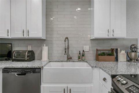Casa en alquiler en Saint Petersburg, Florida, 3 dormitorios, 111.48 m2 № 1853863 - foto 13