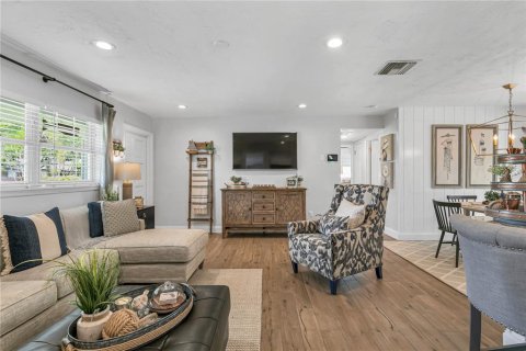 Casa en alquiler en Saint Petersburg, Florida, 3 dormitorios, 111.48 m2 № 1853863 - foto 6
