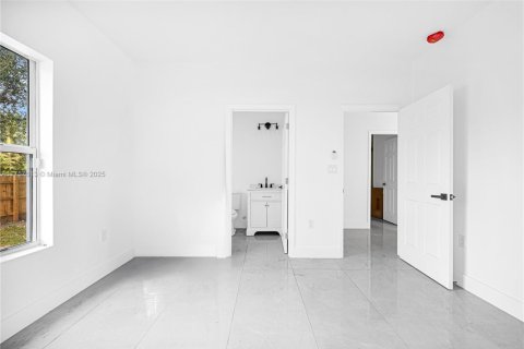 Villa ou maison à vendre à Miami, Floride: 4 chambres № 1985323 - photo 6