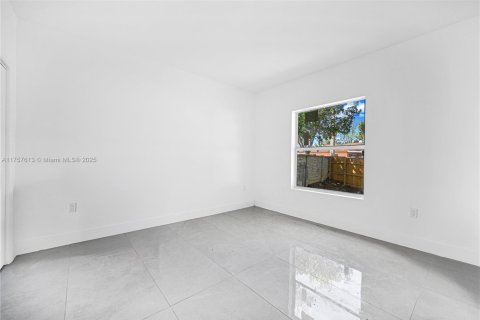 Villa ou maison à vendre à Miami, Floride: 4 chambres № 1985323 - photo 3