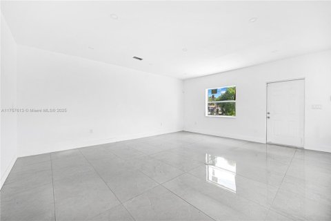 Villa ou maison à vendre à Miami, Floride: 4 chambres № 1985323 - photo 22