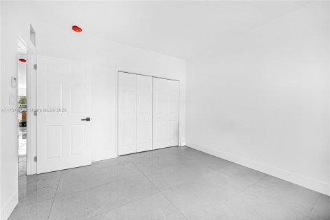 Villa ou maison à vendre à Miami, Floride: 4 chambres № 1985323 - photo 4