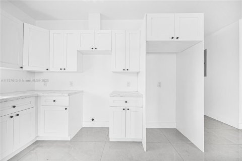 Villa ou maison à vendre à Miami, Floride: 4 chambres № 1985323 - photo 30