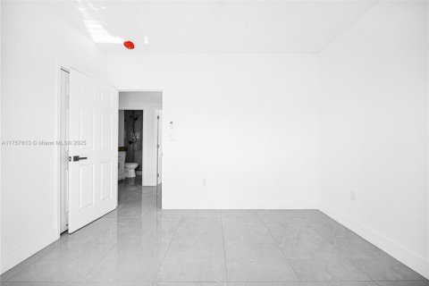 Villa ou maison à vendre à Miami, Floride: 4 chambres № 1985323 - photo 19