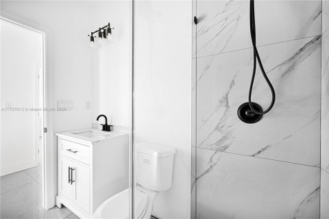 Villa ou maison à vendre à Miami, Floride: 4 chambres № 1985323 - photo 17