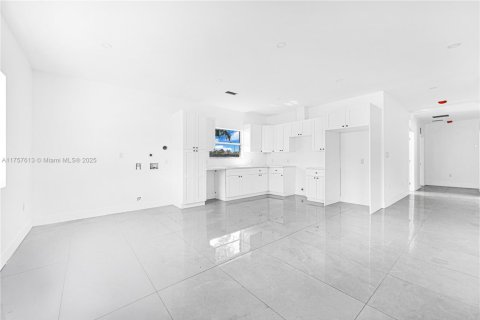 Villa ou maison à vendre à Miami, Floride: 4 chambres № 1985323 - photo 24