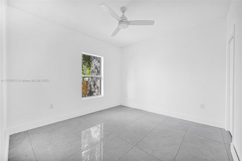Villa ou maison à vendre à Miami, Floride: 4 chambres № 1985323 - photo 10