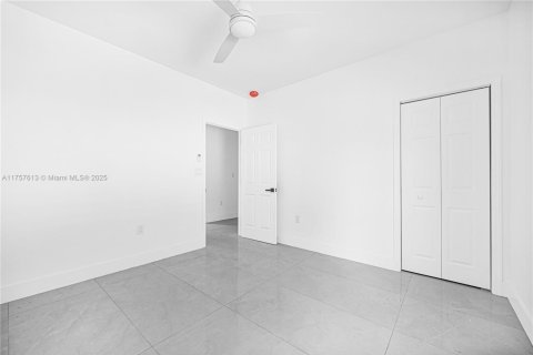 Villa ou maison à vendre à Miami, Floride: 4 chambres № 1985323 - photo 14