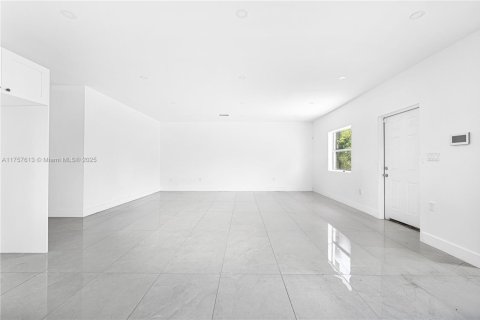 Villa ou maison à vendre à Miami, Floride: 4 chambres № 1985323 - photo 27