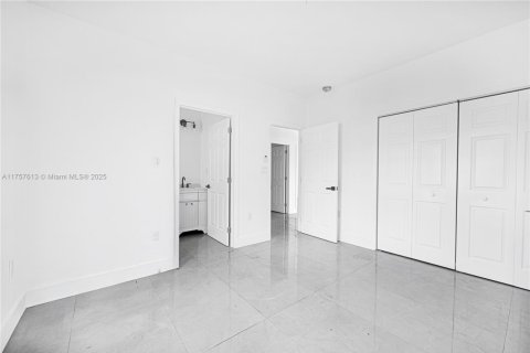 Villa ou maison à vendre à Miami, Floride: 4 chambres № 1985323 - photo 5