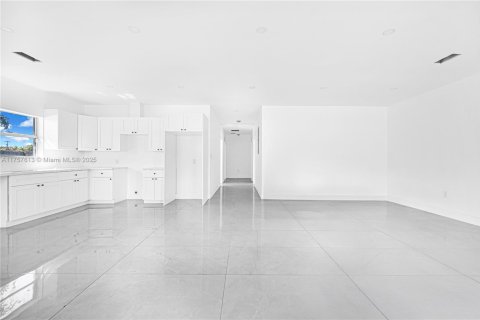 Villa ou maison à vendre à Miami, Floride: 4 chambres № 1985323 - photo 21