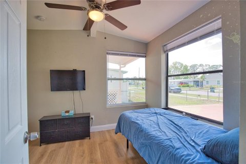 House in North Port, Florida 3 bedrooms, 110.27 sq.m. № 1767205 - photo 11
