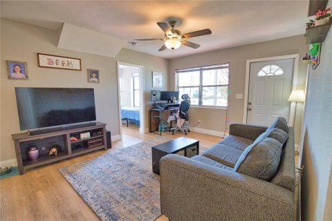 House in North Port, Florida 3 bedrooms, 110.27 sq.m. № 1767205 - photo 10