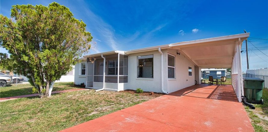 House in North Port, Florida 3 bedrooms, 110.27 sq.m. № 1767205