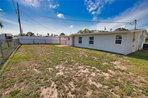 House in North Port, Florida 3 bedrooms, 110.27 sq.m. № 1767205 - photo 24