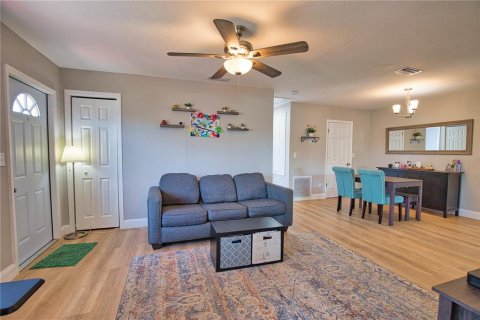 House in North Port, Florida 3 bedrooms, 110.27 sq.m. № 1767205 - photo 3