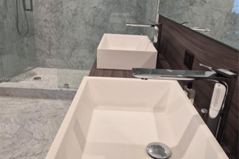 Купить кондоминиум в Майами, Флорида 2 спальни, 119.47м2, № 1970675 - фото 12