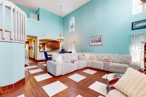 Villa ou maison à vendre à Kissimmee, Floride: 6 chambres, 222.87 m2 № 2142189 - photo 13