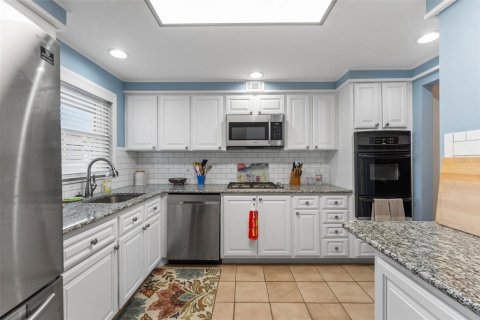 Condo in South Pasadena, Florida, 2 bedrooms  № 2393904 - photo 12