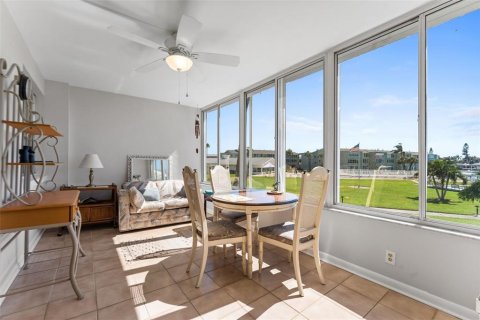 Condo in South Pasadena, Florida, 2 bedrooms  № 2393904 - photo 7