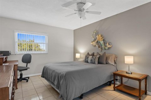 Condo in South Pasadena, Florida, 2 bedrooms  № 2393904 - photo 20