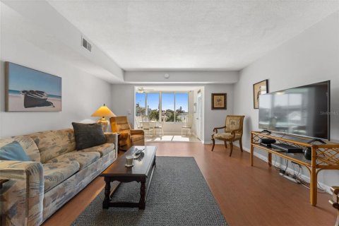 Condo in South Pasadena, Florida, 2 bedrooms  № 2393904 - photo 2