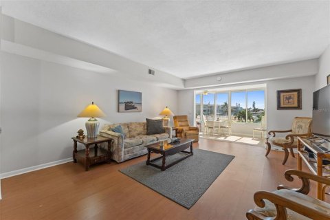 Condo in South Pasadena, Florida, 2 bedrooms  № 2393904 - photo 5