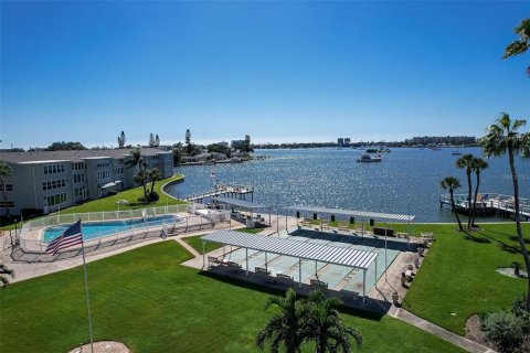 Condo in South Pasadena, Florida, 2 bedrooms  № 2393904 - photo 4