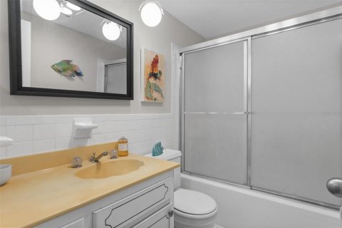 Condo in South Pasadena, Florida, 2 bedrooms  № 2393904 - photo 19