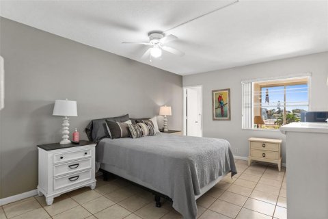 Condo in South Pasadena, Florida, 2 bedrooms  № 2393904 - photo 17