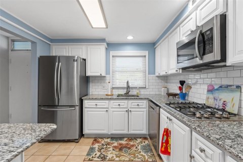 Condo in South Pasadena, Florida, 2 bedrooms  № 2393904 - photo 13