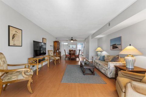 Condo in South Pasadena, Florida, 2 bedrooms  № 2393904 - photo 9
