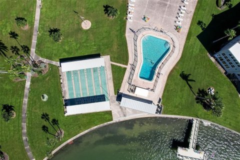 Condo in South Pasadena, Florida, 2 bedrooms  № 2393904 - photo 28