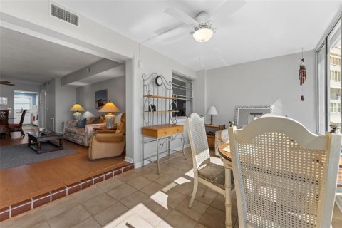 Condo in South Pasadena, Florida, 2 bedrooms  № 2393904 - photo 24