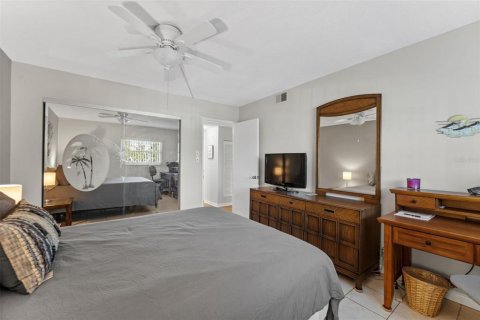 Condo in South Pasadena, Florida, 2 bedrooms  № 2393904 - photo 21
