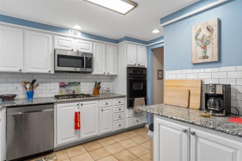 Condo in South Pasadena, Florida, 2 bedrooms  № 2393904 - photo 14