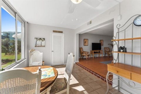 Condo in South Pasadena, Florida, 2 bedrooms  № 2393904 - photo 8