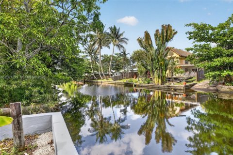 Villa ou maison à vendre à Fort Lauderdale, Floride: 4 chambres, 203.08 m2 № 2247689 - photo 2