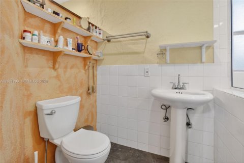 Villa ou maison à vendre à Fort Lauderdale, Floride: 4 chambres, 203.08 m2 № 2247689 - photo 16