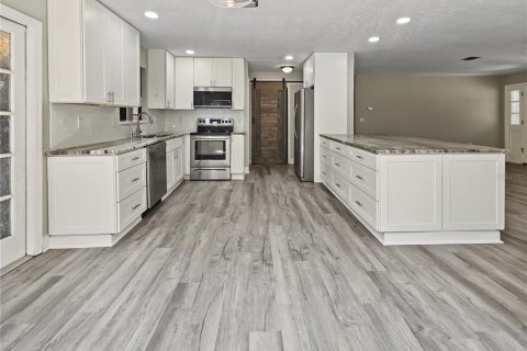 House in Sarasota, Florida 3 bedrooms, 176.05 sq.m. № 2393656 - photo 24
