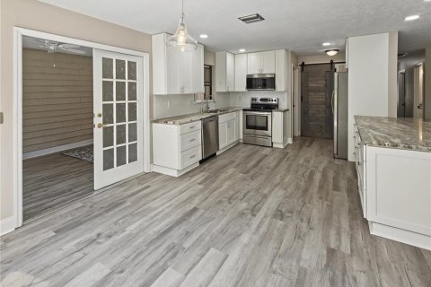 House in Sarasota, Florida 3 bedrooms, 176.05 sq.m. № 2393656 - photo 22