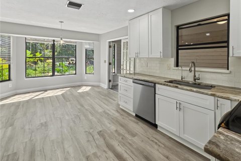 House in Sarasota, Florida 3 bedrooms, 176.05 sq.m. № 2393656 - photo 25